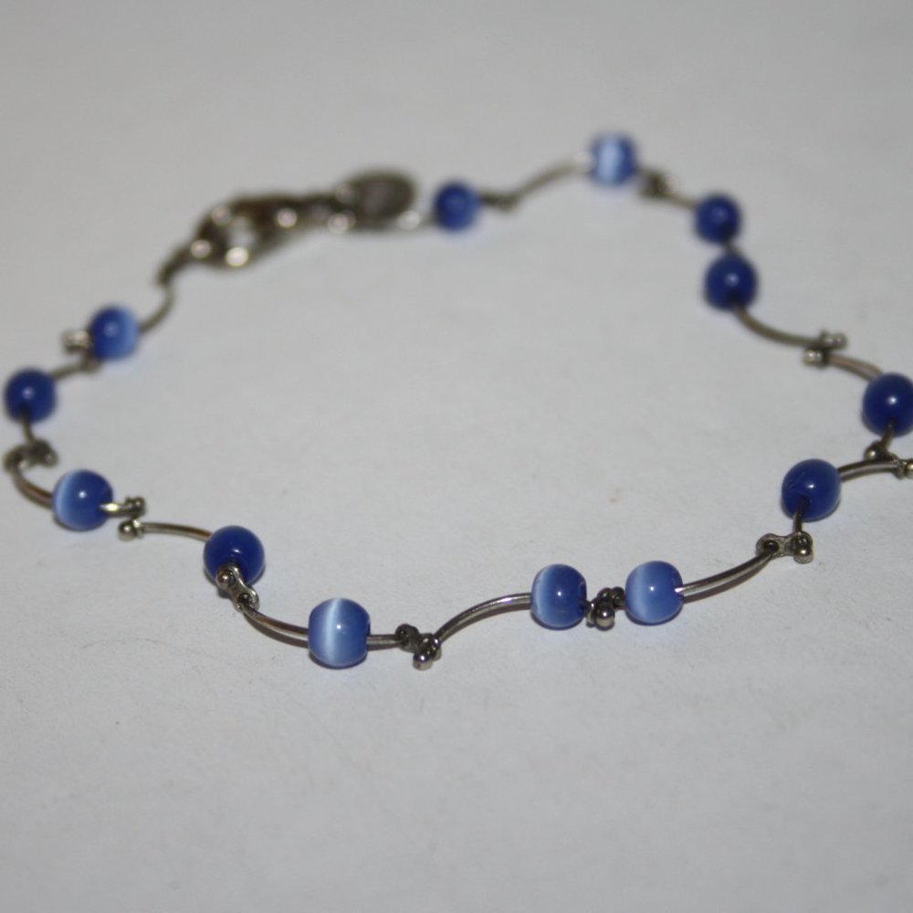 🔵 Beautiful Silver + Blue Cat’s Eye Bracelet · 7"